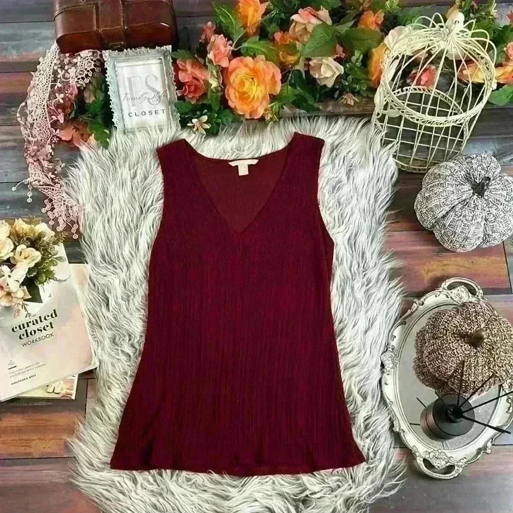 Banana Republic Solid Red Textured sleeveless deep V-Neck Top, M